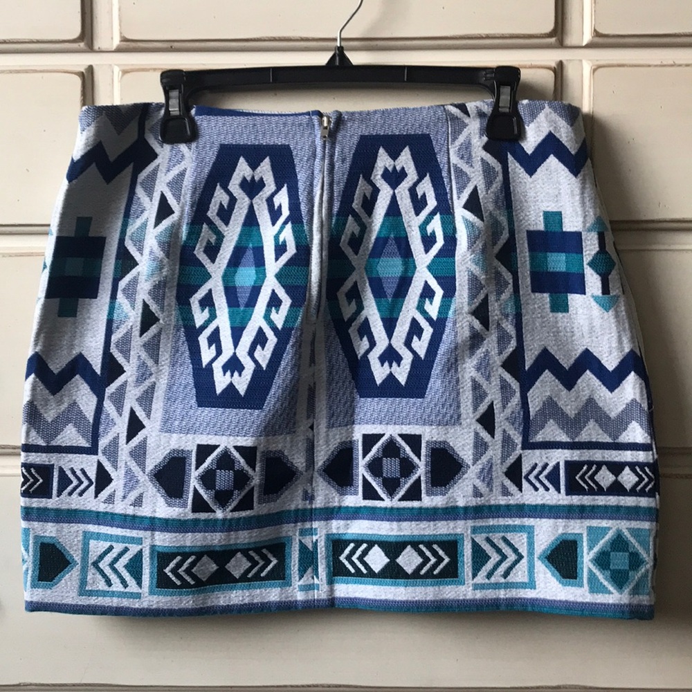Divided Aztec Print Mini - Picture 2 of 2